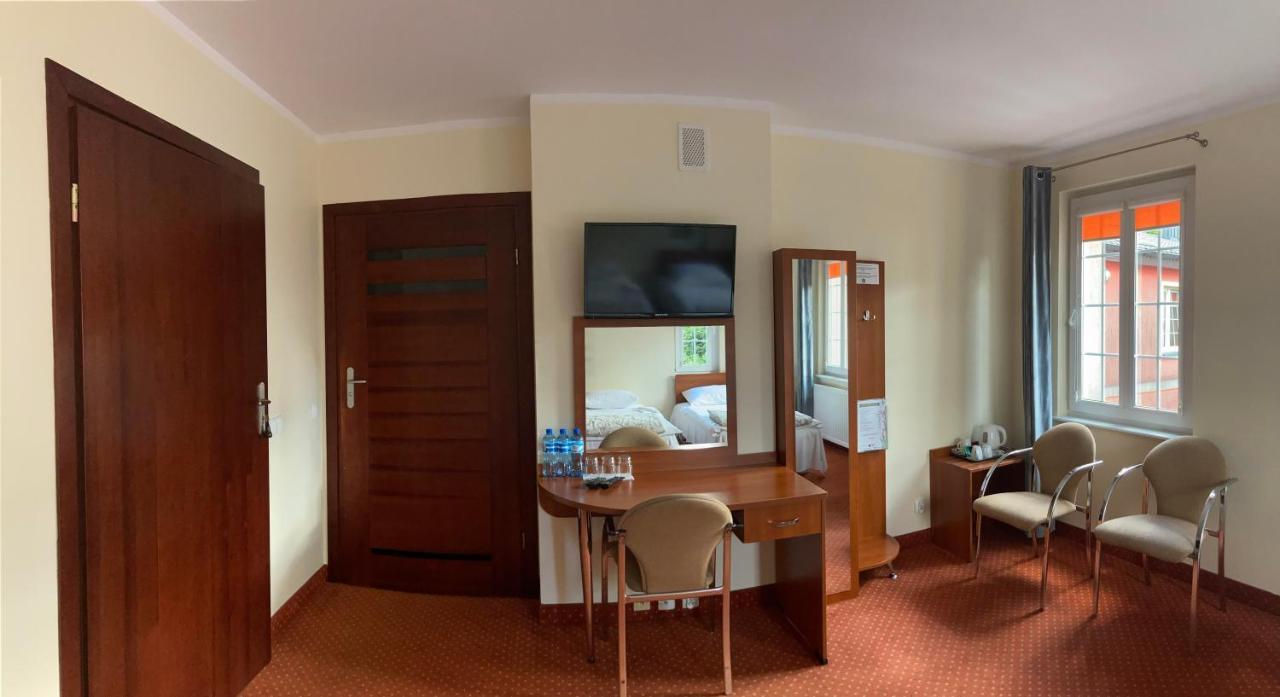 Hotel Gryf Kościerzyna Buitenkant foto