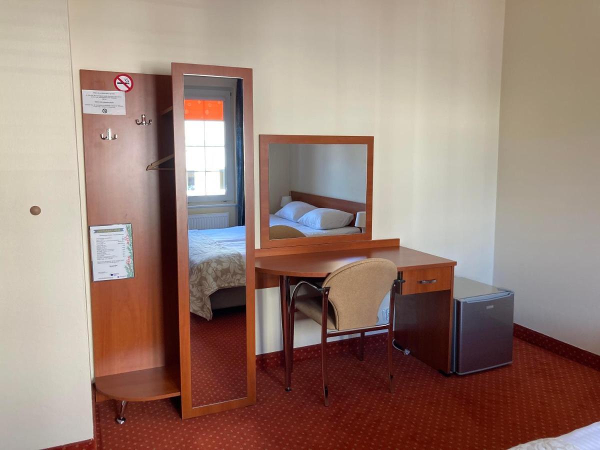 Hotel Gryf Kościerzyna Buitenkant foto