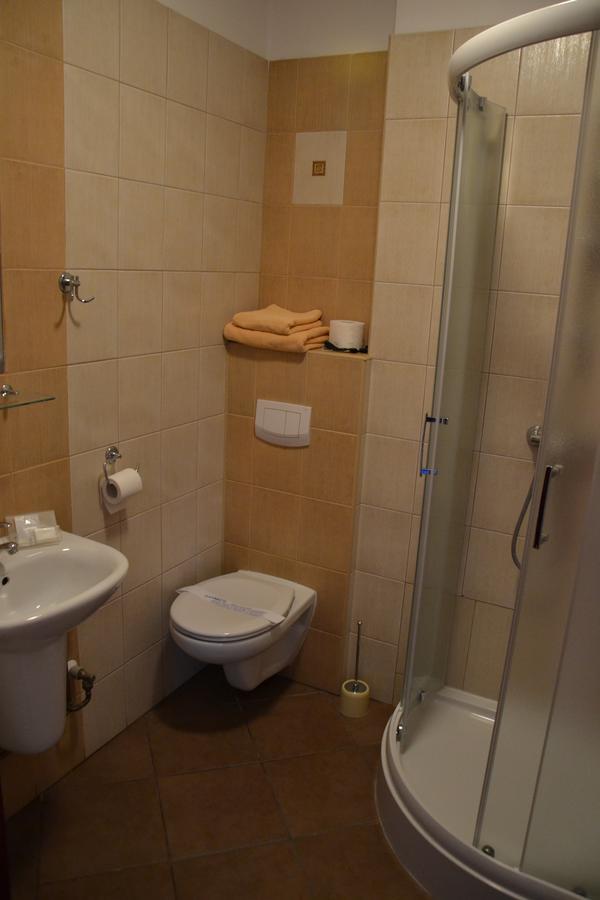 Hotel Gryf Kościerzyna Buitenkant foto