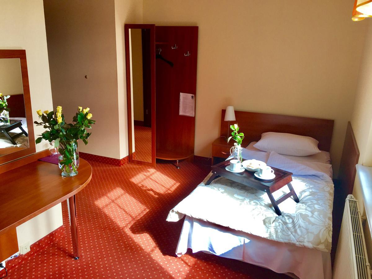 Hotel Gryf Kościerzyna Buitenkant foto